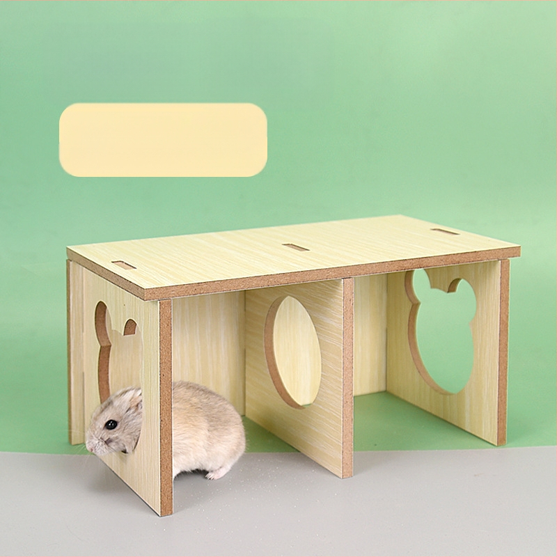 Хамстер дървен дом с лабиринт и спално гнездо — дървена конструкция; подходящ за хамстери; включва укритие и гнездо за спане (Материал: дърво; За хамстери; Включва: дом, лабиринт, спално гнездо)