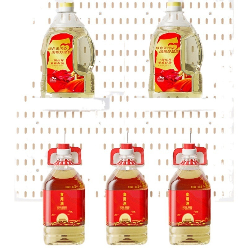 Επιτοίχιο ράφι αποθήκευσης από σφυρήλατο σίδερο με κυκλικές οπές για εργαλεία — μοντέρνος μινιμαλιστικός σχεδιασμός