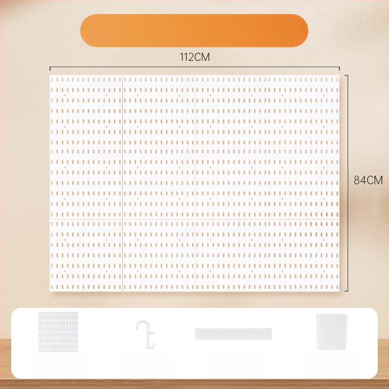 Επιτοίχιο ράφι αποθήκευσης από σφυρήλατο σίδερο με κυκλικές οπές για εργαλεία — μοντέρνος μινιμαλιστικός σχεδιασμός