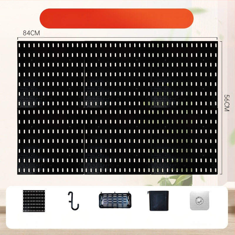 Επιτοίχιο ράφι αποθήκευσης από σφυρήλατο σίδερο με κυκλικές οπές για εργαλεία — μοντέρνος μινιμαλιστικός σχεδιασμός