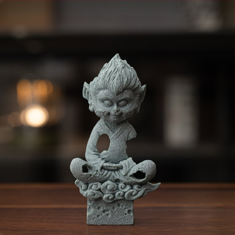 Smėlio akmens arbatos pet – Zen stiliaus, su Sun Wukongo ir Tathagatos figūromis, dekoratyvinis elementas svetainėje