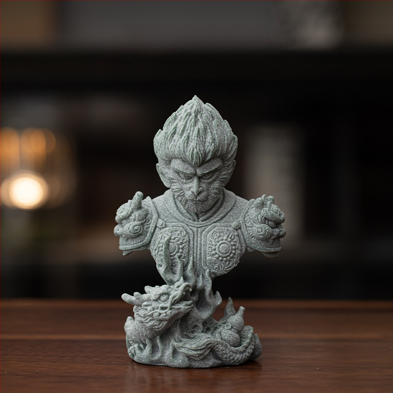 Smėlio akmens arbatos pet – Zen stiliaus, su Sun Wukongo ir Tathagatos figūromis, dekoratyvinis elementas svetainėje