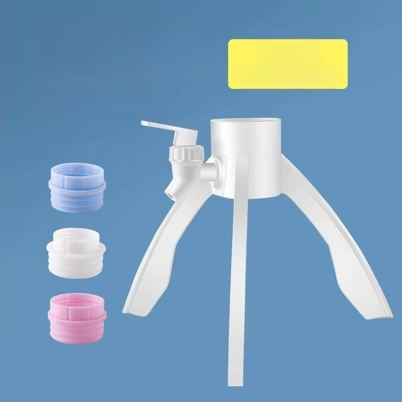 DIY műanyag akváriumi vízforgalmazó eszköz fordított háromlábú ásványvíz-palackkal