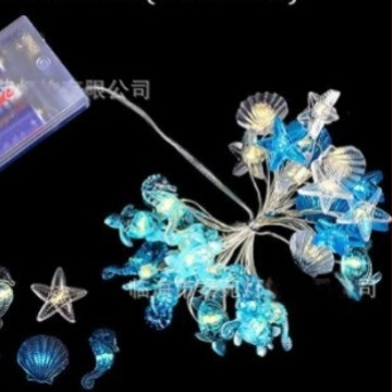 LED varinės vielos žibintų girlianda — Vandenyno serija su kriauklėmis ir jūros arkliuku dekoracijoms kieme ar patalpoje; 20 LED, 2700K, 5000 lm, IP42, baterijų dėžutė