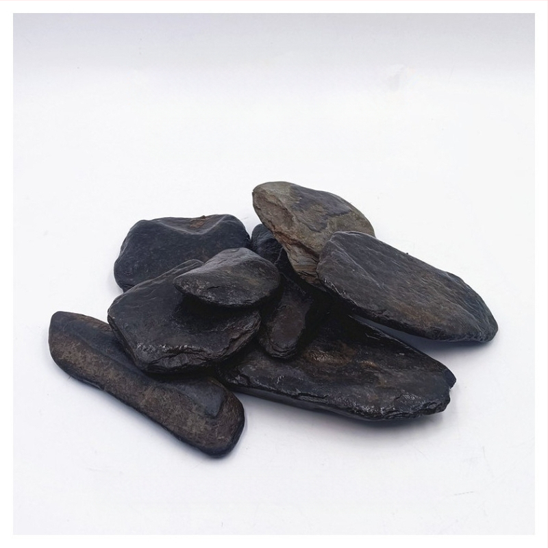 Bruņurupuču terārijs: sauļošanās platforma no akmens plāksnēm, dekoratīvie akmeņi