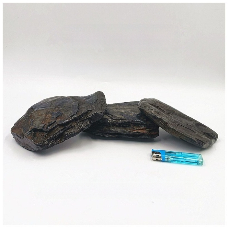 Bruņurupuču terārijs: sauļošanās platforma no akmens plāksnēm, dekoratīvie akmeņi