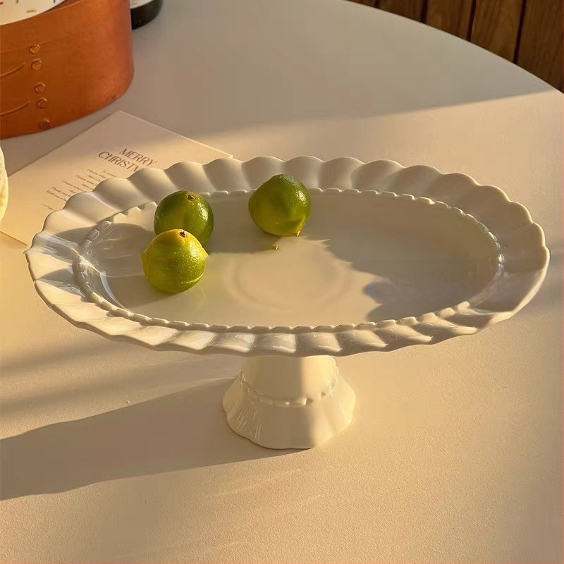 Ovali keramikinė aukšta tortų plokštė, prancūziško stiliaus, reljefinis paviršius