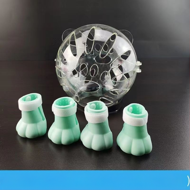 Katės kosminė skrybėlė su Elžbietos apykakle – prieš laižymą, monochrominis raštas, PET medžiaga, karikatūrinis stilius