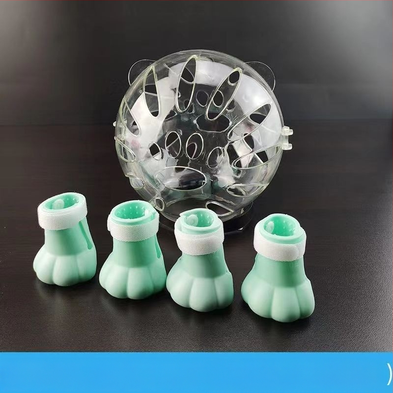 Katės kosminė skrybėlė su Elžbietos apykakle – prieš laižymą, monochrominis raštas, PET medžiaga, karikatūrinis stilius