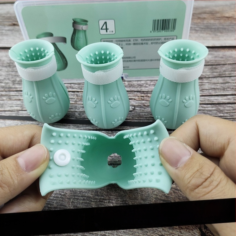 Katės kosminė skrybėlė su Elžbietos apykakle – prieš laižymą, monochrominis raštas, PET medžiaga, karikatūrinis stilius