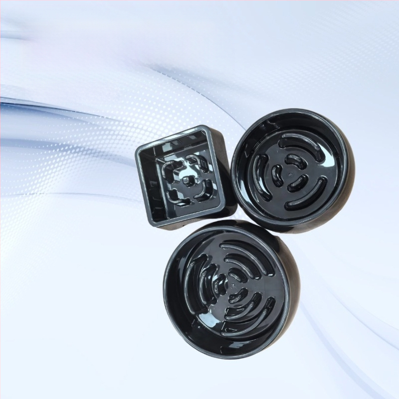 Komplekts ēdienam ar lēnu uzņemšanu suņiem un kaķiem — pret apgāšanos, ietver kausa turētāju, nerūsējošā tērauda kausus, lēnas barošanas plāksnes, trijstūra statīvu