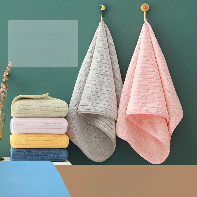 Koralinio fliso turbaninis rankšluostis su vertikaliosiomis juostelėmis, svoris 50–80 g