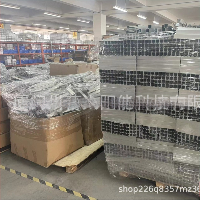 Chuanpu fotovoltinis laikiklis iš aliuminio lydinio su reguliuojamomis priekinėmis ir galinėmis kojomis