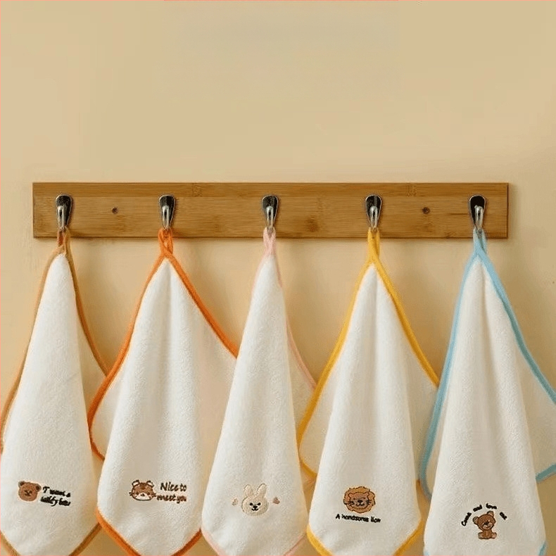 5 vnt vaikų kvadratinių veido rankšluosčių iš koralinio veliūro, Spider-Man animacinis dizainas, 25 g, su logotipo spausdinimu