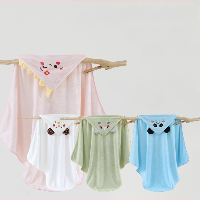 Kūdikių antklodė su gobtuvu iš koralų veliūro – minkšta, sugerianti, žiemai skirta vaikams (medžiaga: koralų veliūras; pagrindinis audinys: 90% poliesteris; svoris: 360 g; sezonas: žiema; tinkama vaikams)