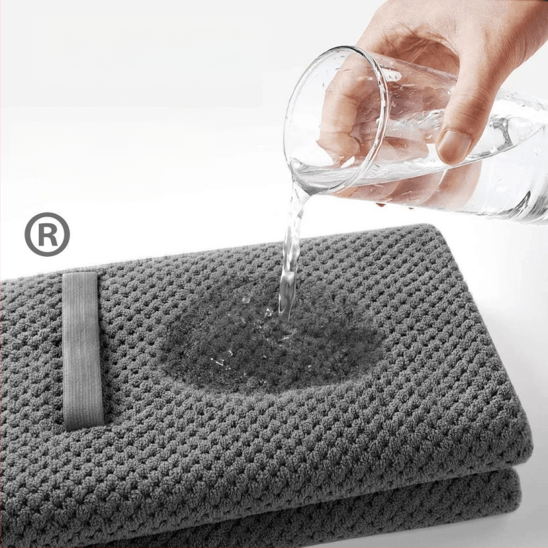 Plaukų džiovinimo kepurė – ilga, greitas džiovinimas, sugeria, koralo veliūras (Medžiaga: koralo veliūras; Siūlai: 60s; Gamybos procesas: kirptas veliūras; Svoris: 170–199 g)