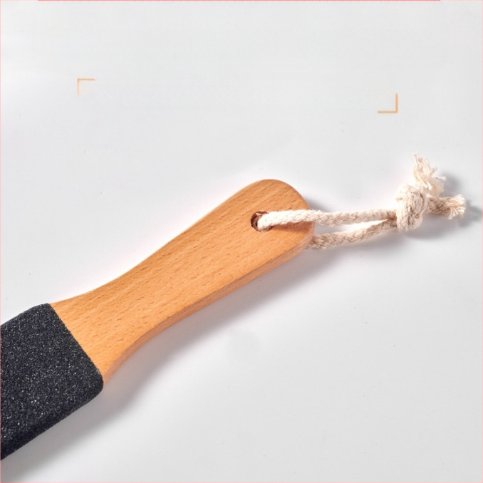 Kāju failu ar silīcija karbīdu mikrodermabrasijai, ozolkoka rokturis, ovāla forma, iepakojumā 600 gab., paredzēts mirušas ādas noņemšanai