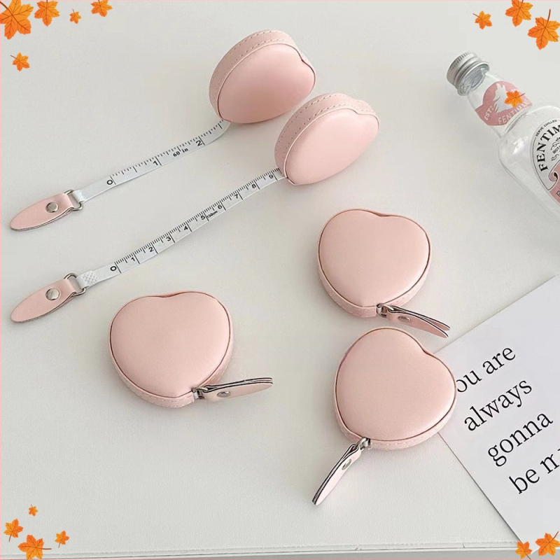 SYW drabužių matavimo juosta, mini nešiojama, su įspaustu logotipu, neimportuota, reljefinis įspaudimas, karšto štampavimo, sidabrinis karšto štampavimo, serigrafija, spalvinis spausdinimas, minimalistinis stilius