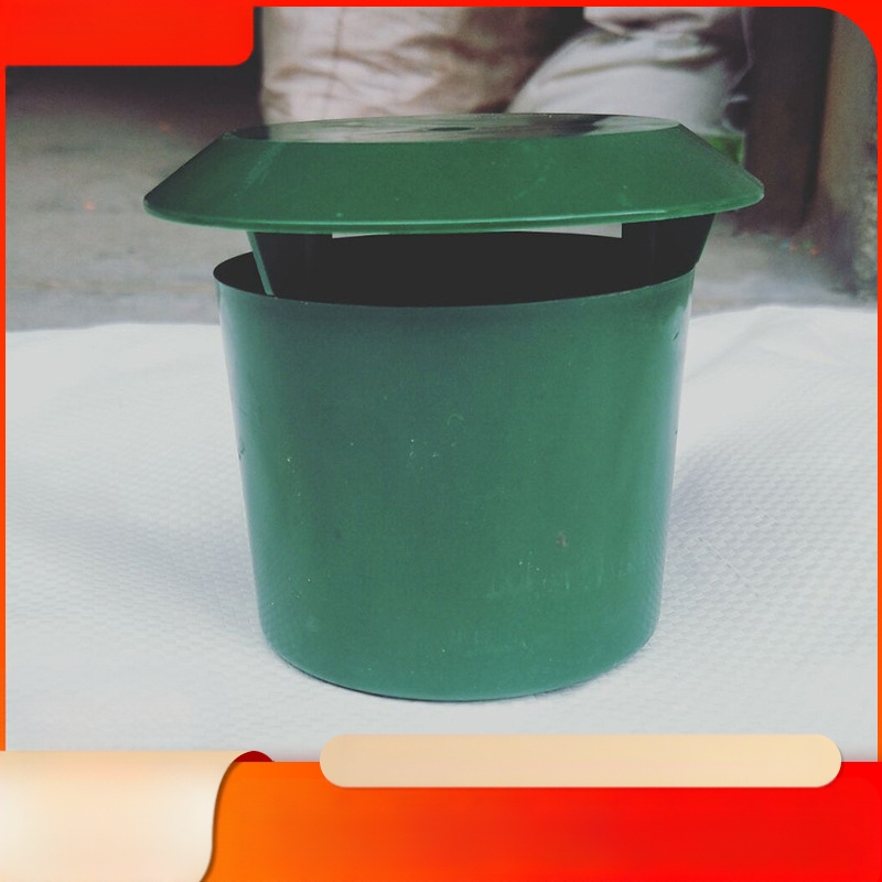 Пластмасов дом за охлюви, подходящ за озеленяване, цветарство и домашна градина; материал: пластмаса; не е внос.