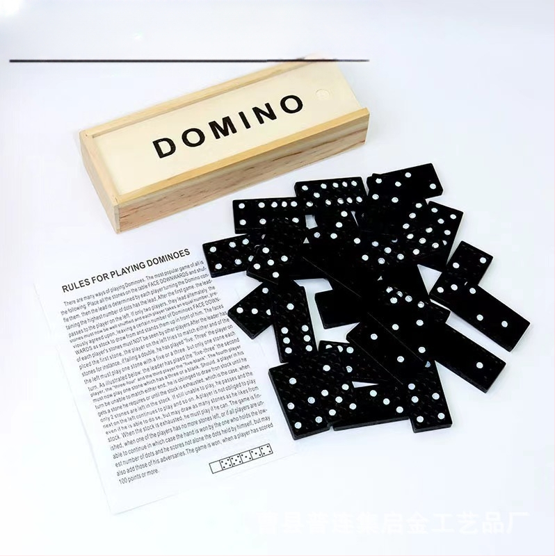 Medinė dėžutė stalo žaidimams laikyti su traukimo dizainu, natūralus medis, vidiniai matmenys ir apdaila pagal užsakymą, logotipo spausdinimas galimas