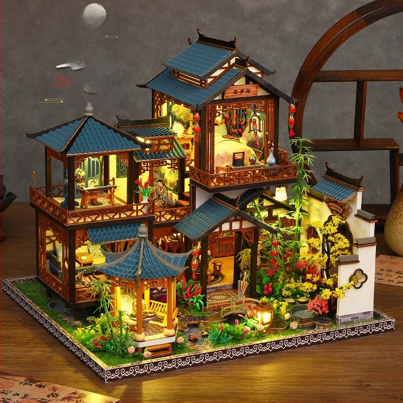 Ξύλινο μοντέλο καλύβας για παιχνίδια – Προέλευση Γκουανγκντόνγκ; Υλικό: Ξύλο; Κατάλληλη ηλικία: 15–35 ετών; Κατηγορία 3C: Παιχνίδια 14+