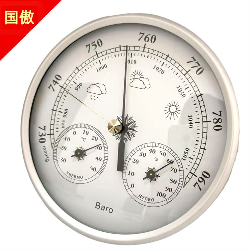 Три в едно метеорологична станция с термометър, хигромер и барометър – температура -30…50°C; влажност 0–100% RH; налягане 970–1050 hPa; точност ±5% RH (40–70%), ±5 hPa (970–1040 hPa)