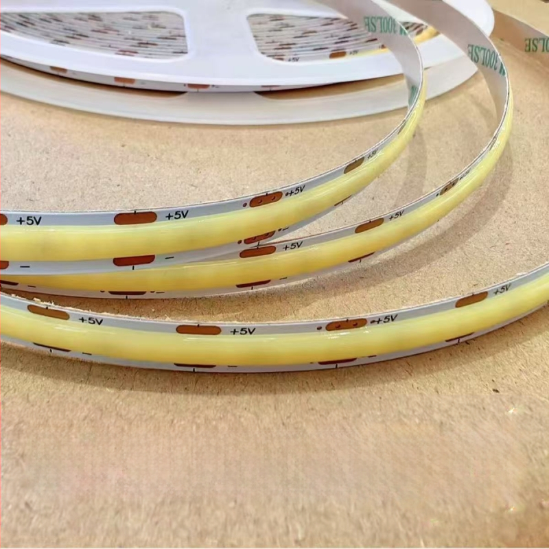 Monochromatinė COB LED juosta, 5V įtampa, 400 LED, 180° spindulio kampas, Sanan Optoelectronics