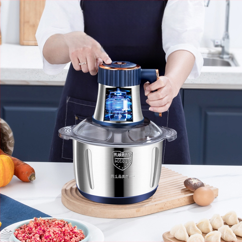 Namų naudai skirtas mėsos malūnas, talpa 5–10 L, įtampa 111–240 V, variklio greitis 10 000–19 999 aps./min, 4 peiliukai su dvigubu maišymu, nerūdijančio plieno korpusas ir indas