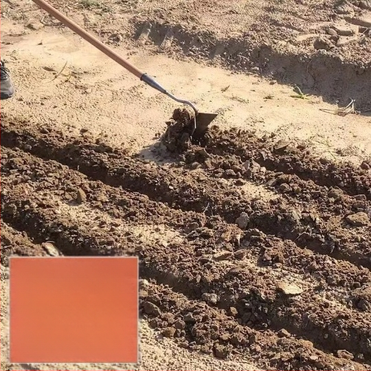 Pločio kasimo įrankis su geležine rankena ir žemo anglies plieno korpusu