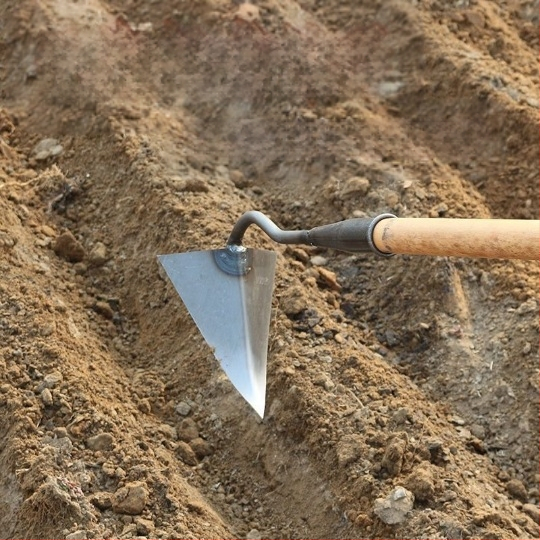 Pločio kasimo įrankis su geležine rankena ir žemo anglies plieno korpusu