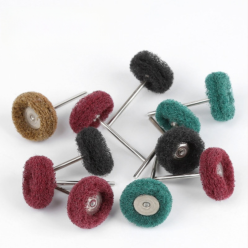 40-частен комплект глави за шлайфане с найлонови абразивни гъби, с дръжка; включва влакнеста глава за шлайфане и глава за изтегляне на тел