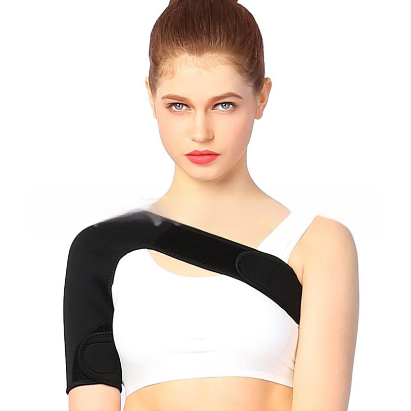 Sporta plecu aizsargs ar regulējamu elpojošu jostu – vienpusējs pleca siksna; poliesteru šķiedra; pieaugušais; piemērots svaru zālei; plecu aizsardzība