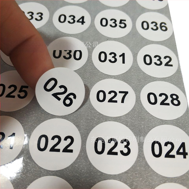 Кръгъл етикет за размери на облекло, крафт хартия с PVC лепило, модел 003, температурна устойчивост -10°C до 150°C, дебелина 2,5