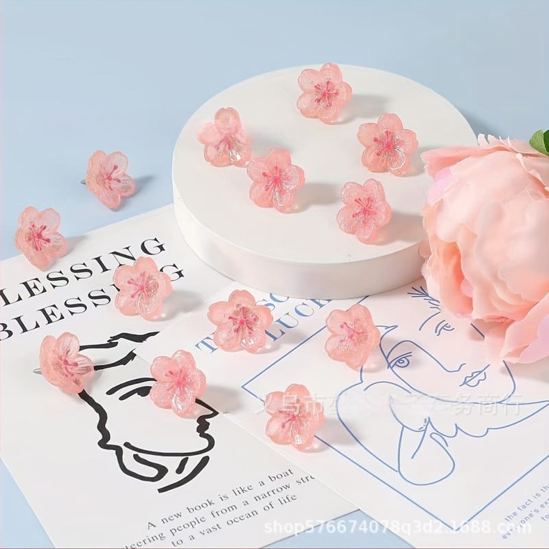 Prisegimo smeigtukai su sakuros žiedų dizainu, modelis gg6632, iš plastmasos, dėžutėje įpakuoti, I formos smeigtukai