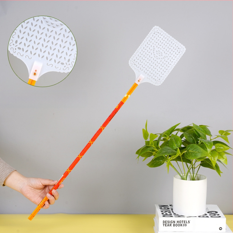 Musėms plaktukas su ilgu bambuko koteliu, paprastas dizainas namų naudojimui; medžiaga: bambukas; tikslai: musės, tarakonai, uodai; nekoksiškas.