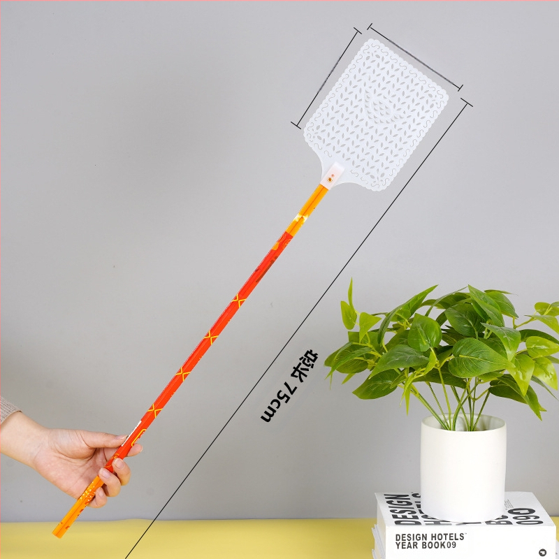 Musėms plaktukas su ilgu bambuko koteliu, paprastas dizainas namų naudojimui; medžiaga: bambukas; tikslai: musės, tarakonai, uodai; nekoksiškas.