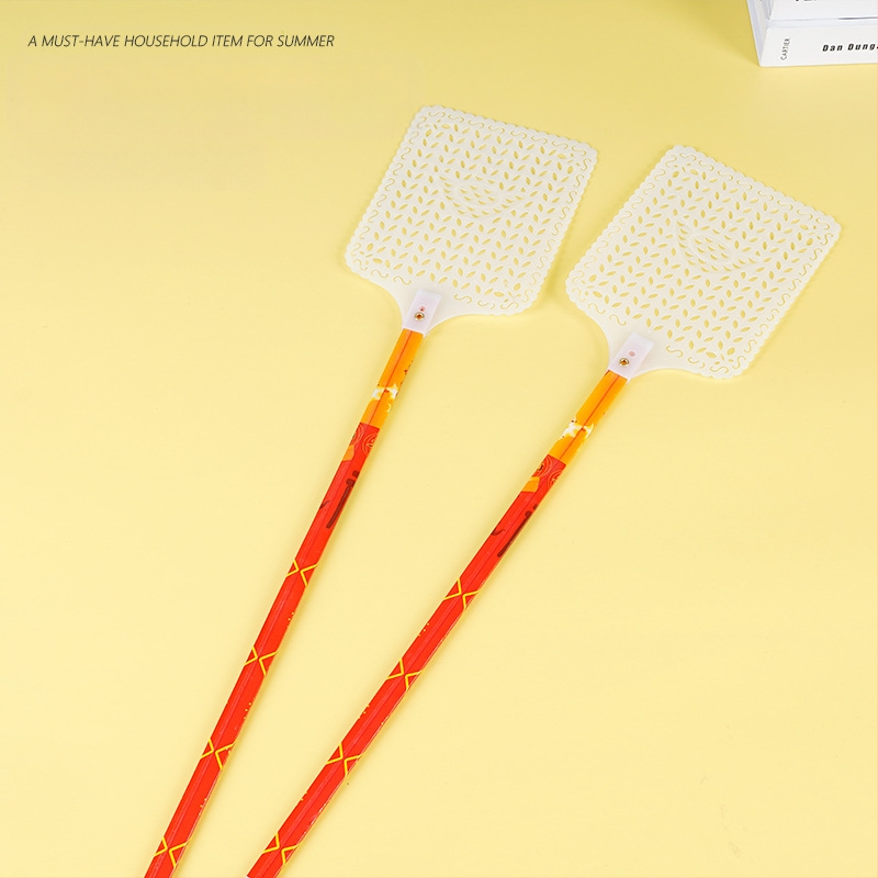 Musėms plaktukas su ilgu bambuko koteliu, paprastas dizainas namų naudojimui; medžiaga: bambukas; tikslai: musės, tarakonai, uodai; nekoksiškas.