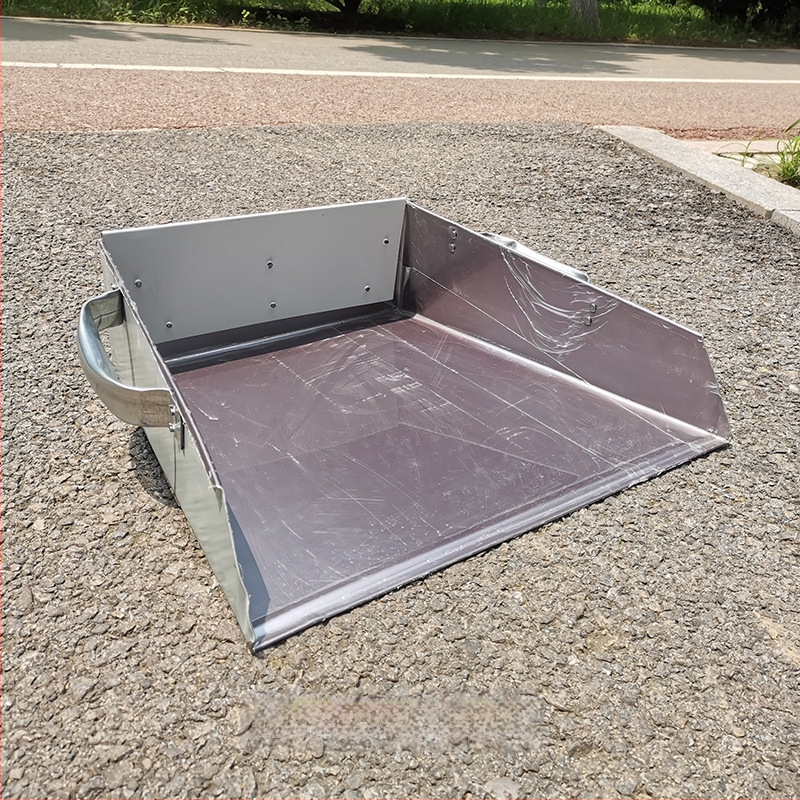 Dustpan – dzelzs plāksne, Long River zīmols, 1,6 kg, iepakojumā 10 gab., 2017. gada pavasara izlaišana