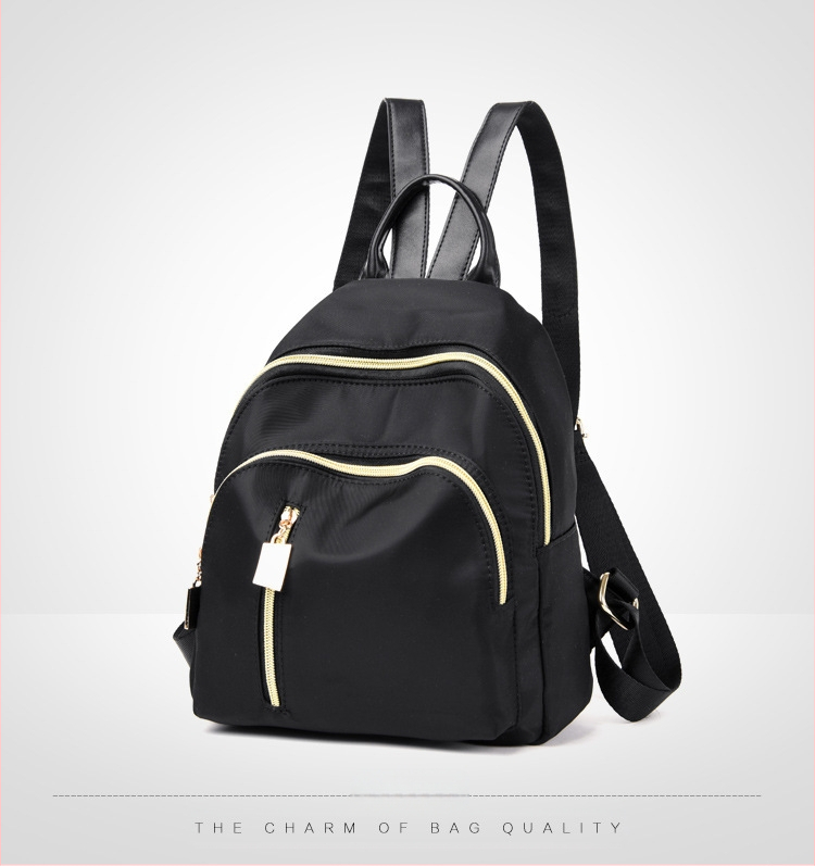 Дамска раница в урбан минималистичен стил, PU материал, полиестерна подплата, затваряне с цип, вътрешни джобове: джоб с цип и джоб за телефон