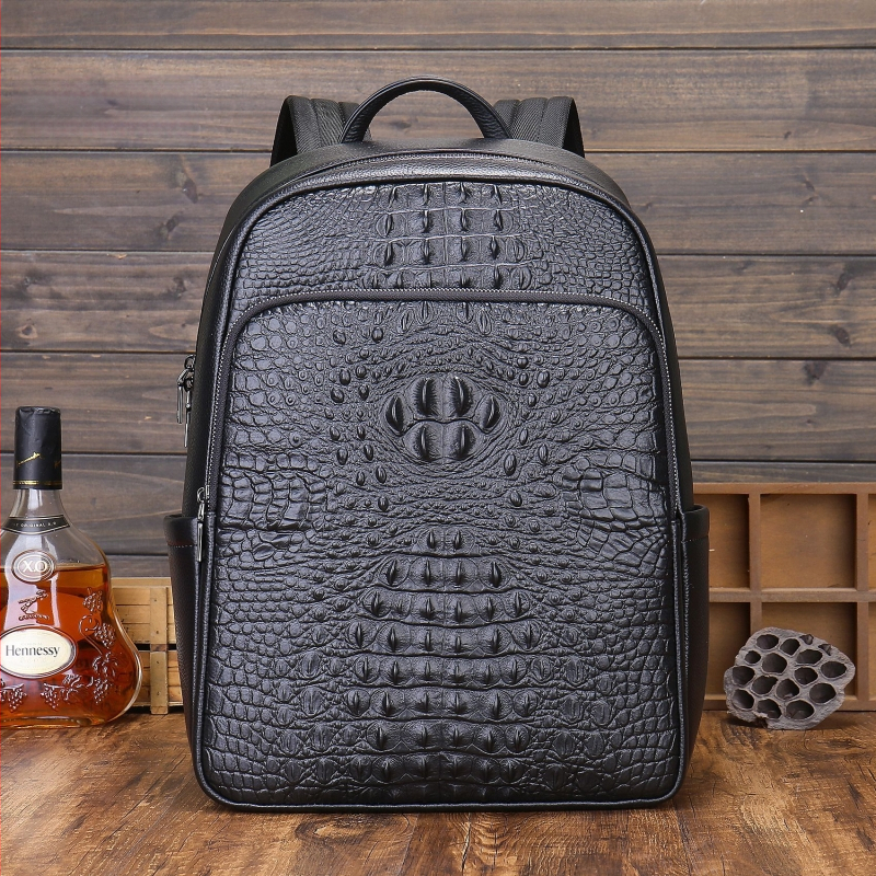 Férfi hátizsák valódi bőrből, első réteg marhabőrből, cipzáras záródás, 15 hüvelykes laptop zseb, geometriai mintázat, nylon bélés, légpárnás vállpánt