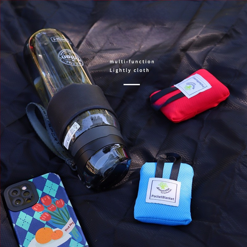 Piknika segums no neilona, mitrumizturīgs un smilšu izturīgs, 210T dimanta neilona raksts (vairākām personas)