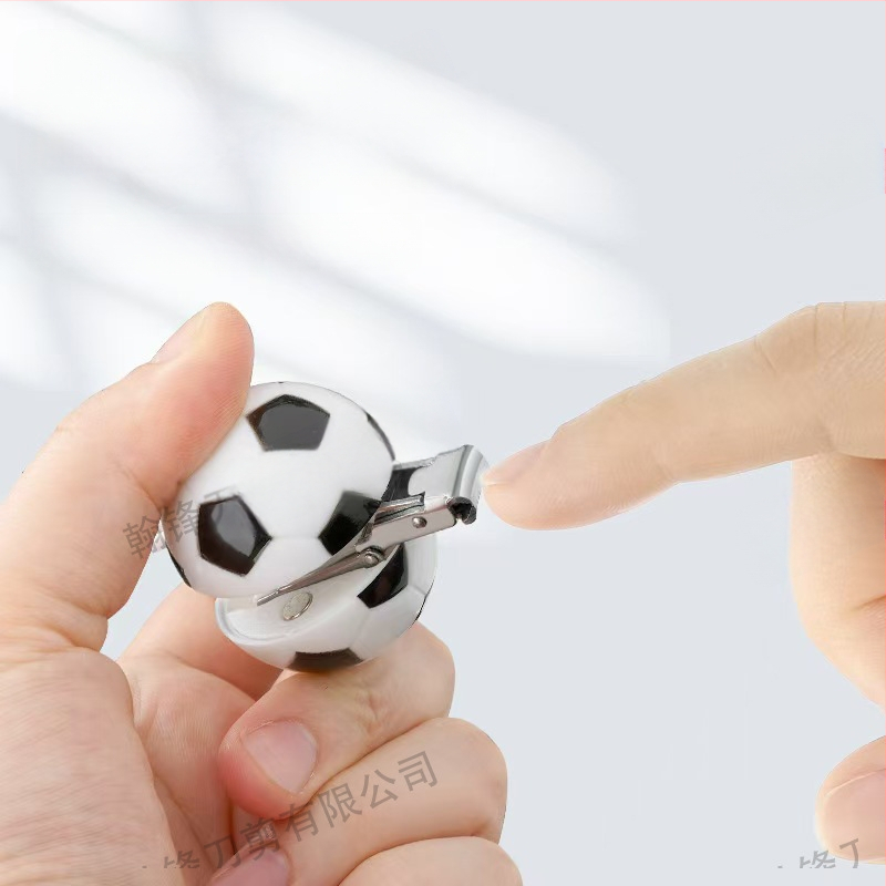 Нокторезач с трансформиращ дизайн, карикатурен футбол, пластмаса + неръждаема стомана, мини портативен ключодържател