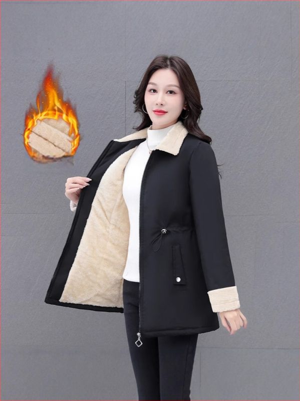 Medvilnėmis užpildyta striukė su fliso apdaila, vidutinio ilgio, ilgos rankovės, įprastas kirpimas