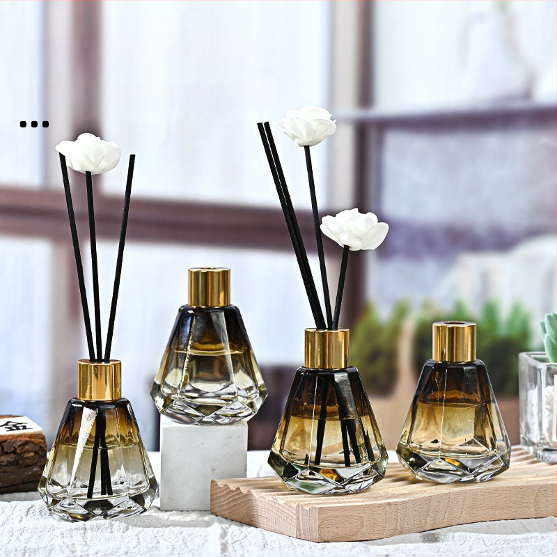 Stikla aromaterapijas pudelīte, bez uguns, caurspīdīgs gradienta apdare, zīmols Bofan, izcelsme Jiangsu, Ķīna, aromaterapijai.