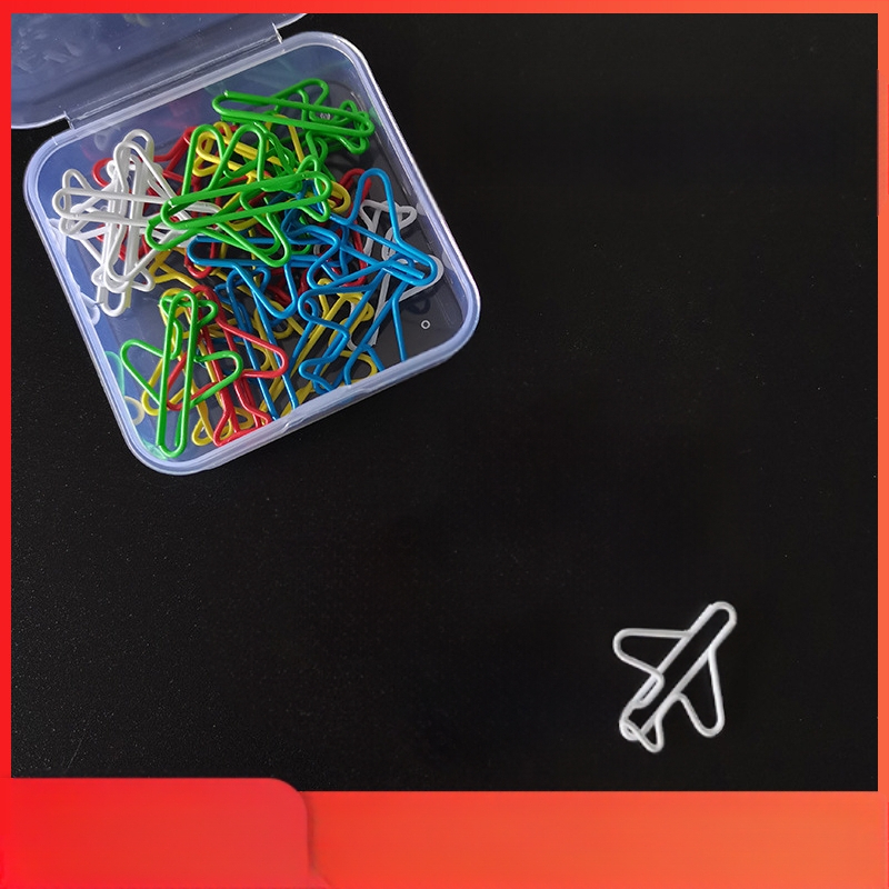 Boeing lėktuvo formos popieriaus segtukai, dėžutėje 30 vnt, metalas ir plastikas, modelis ZJ33