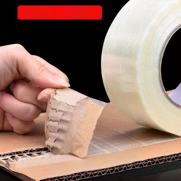 Stikla šķiedras lente – augsta viskozitāte, režģveida raksts, substrāts: šķiedra, līmēšanas sistēma: karstās kausēšana, biezums 0,14 mm, viskozitāte 600 N/m