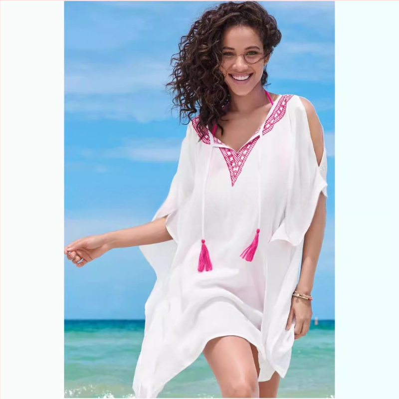 Siuvinėta šifoninė pliažo palaidinė su geometriniu raštu, laisvas kirpimas, V kaklo iškirptė, poliesteris