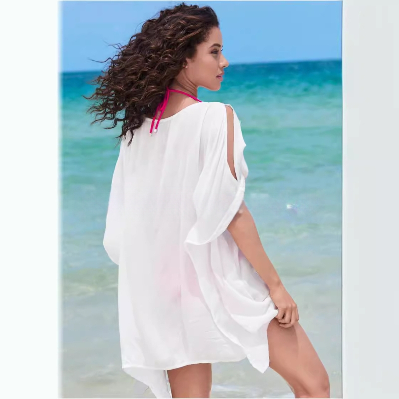 Siuvinėta šifoninė pliažo palaidinė su geometriniu raštu, laisvas kirpimas, V kaklo iškirptė, poliesteris