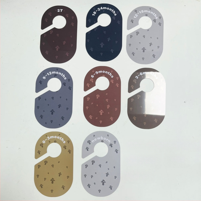 Kūdikių drabužių skyrikliai spintoje 1-24 mėnesių amžiaus, PVC medžiaga, UV spausdinimas, 8 lapų rinkinys