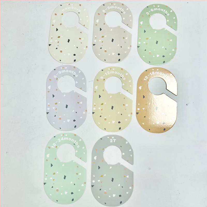 Kūdikių drabužių skyrikliai spintoje 1-24 mėnesių amžiaus, PVC medžiaga, UV spausdinimas, 8 lapų rinkinys